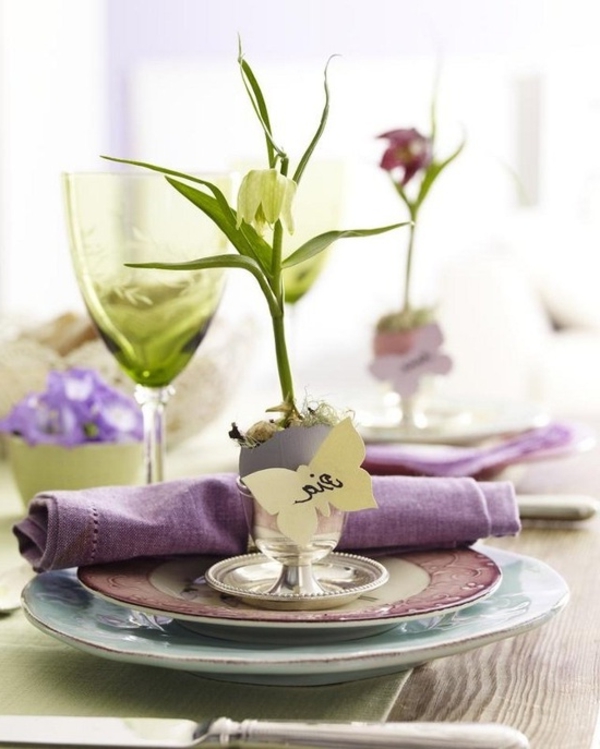 pöydän koristelu posliiniviljelmillä purppuraan