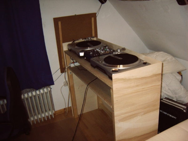 a modern-és-cool-ötletek-for-dj-asztalok - kis penthouse