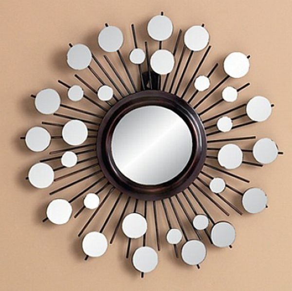 moderna-ogledalo-on-the-bež zid