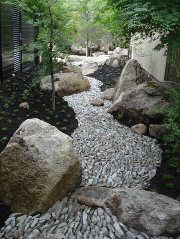 الصخور الحديثة حديقة العديد من الحجارة