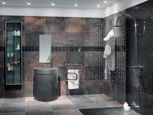 حمام حديث التصميم رمادي اللون البني - كابينة الاستحمام الكبيرة