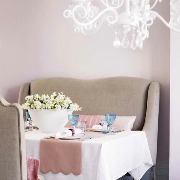 moderno-esssofa-pequeño-comedor-configurar y decorar bellamente con flores