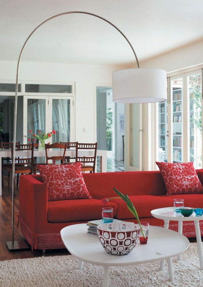модерен ток интериорен дизайнер лампа Червен диван възглавница с флорални мотиви