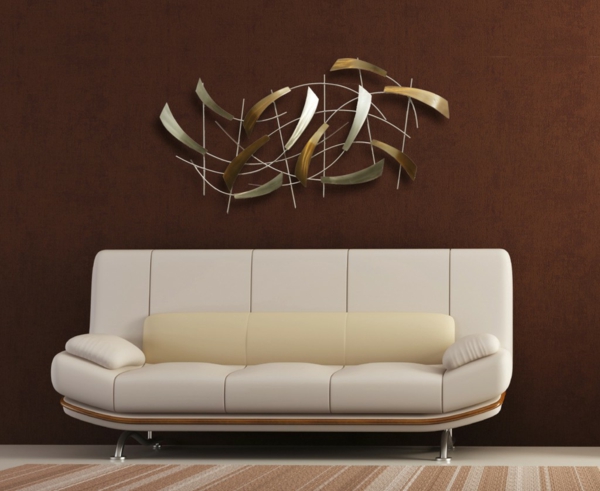 decoración contemporánea de la pared del sofá-en-habitación-con-marrón-pared-color-llamativo