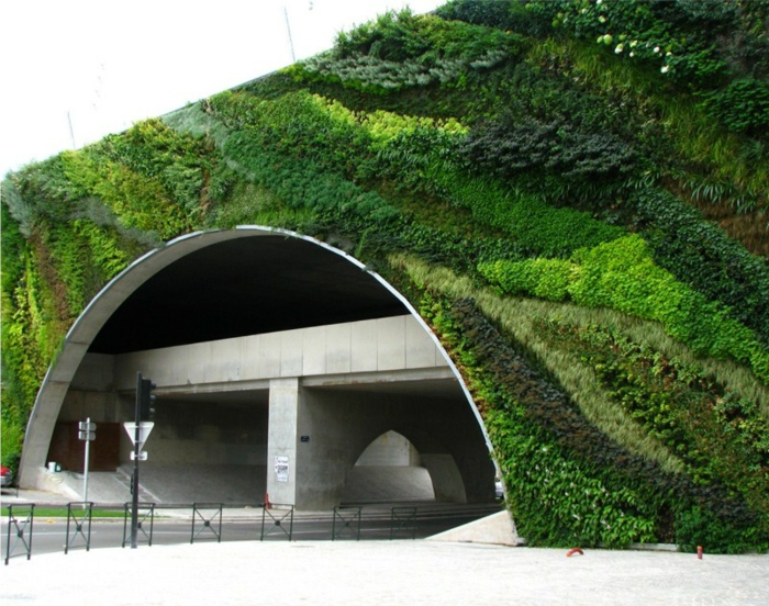Moss se također koristi za uljepšavanje infrastrukture