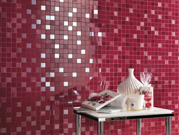 मेज पर मोज़ेक-शैली-बाथरूम-लाल-डेको-उत्पादों