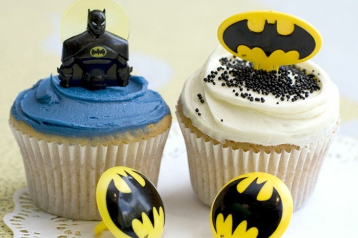 muffinsseja-koristelu-ideoita-Batman-muffinsseja