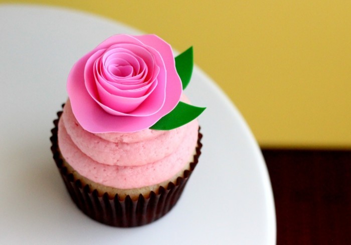 muffin-díszítő-ötletek-fondant figurák-pink-rose-muffin díszíteni