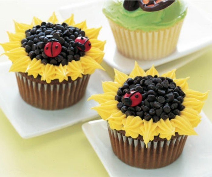 muffinsseja-koristelu-ideoita-auringonkukka-ja-Ladybugs deco