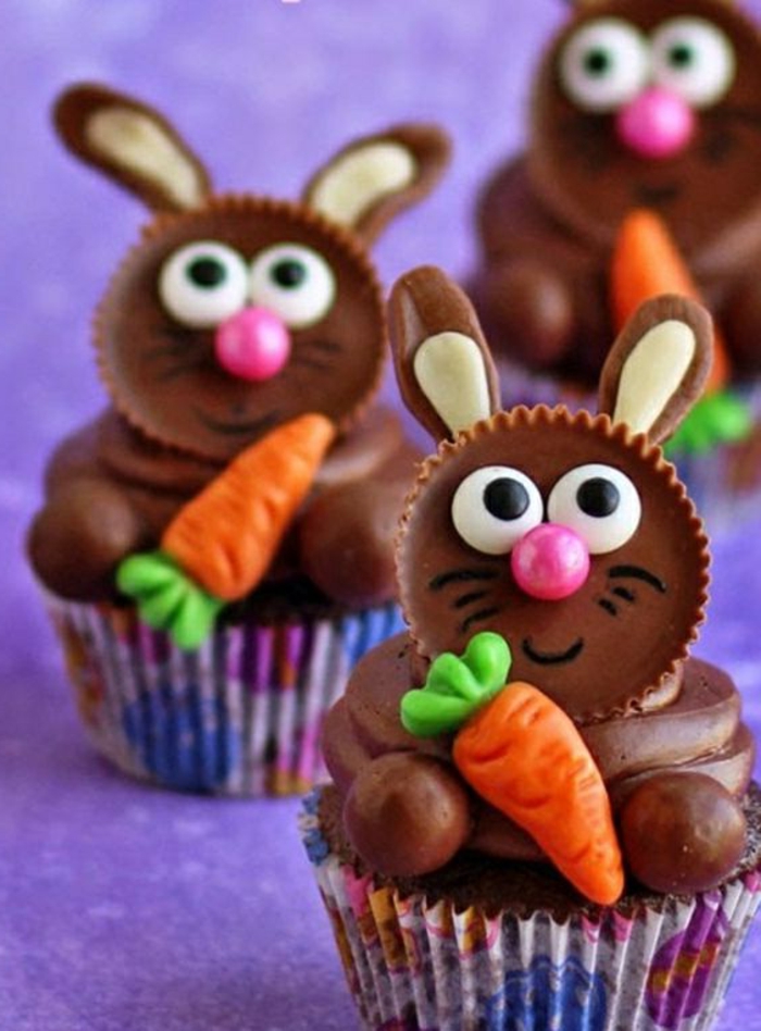 Зайци от шоколад с фондан моркови и сладкиши от сладкиши