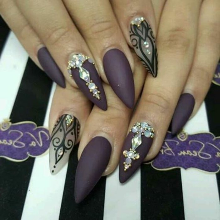 Clavos de oro blanco de larga uñas-en-púrpura oscuro mate-color-transperantes marca Diseño-con-steinchen afilados