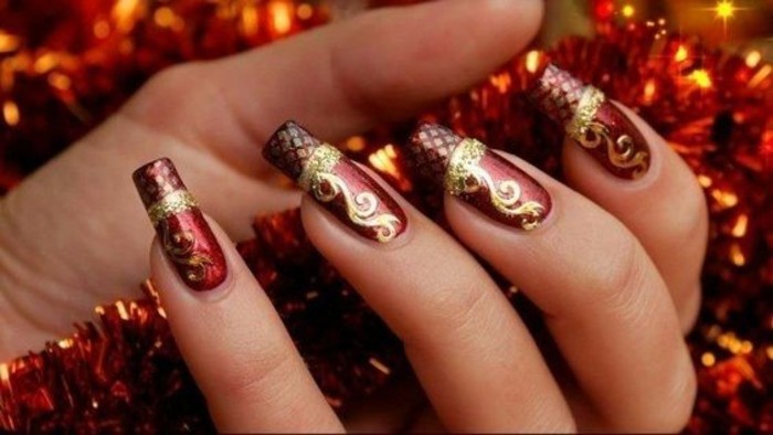 Diseño de uñas-ideas-rojo-y-oro-Navidad-rojo-gitlande