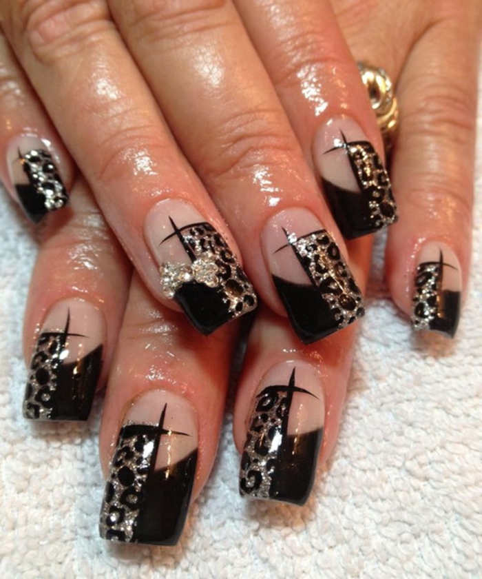 Nail Design-in-בשחור-photo-of-top-לקח