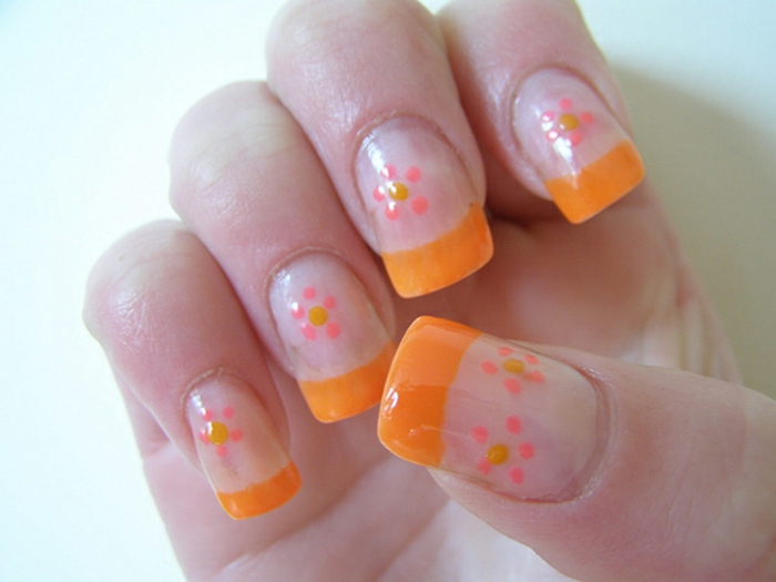 Marca de diseño-con-flores-naranja acentos