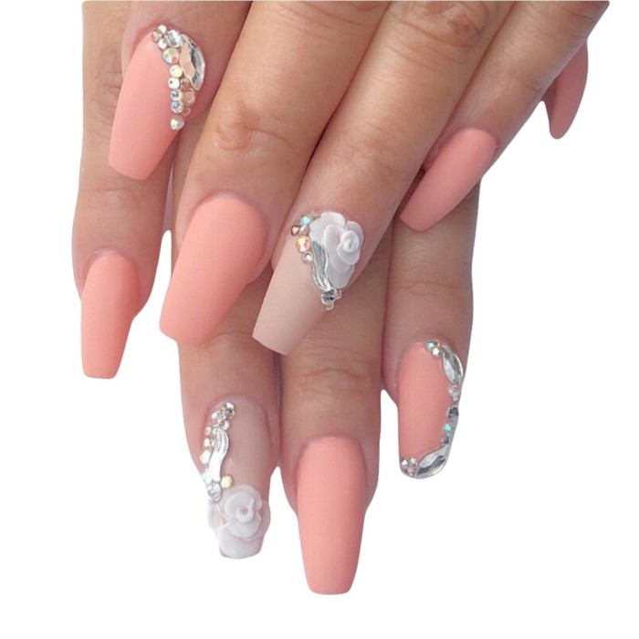 Marca de diseño-con-piedras-brillante-matizadas largas uñas-con-piedras-y-rosas-blanco-y-naranja-color-desnuda