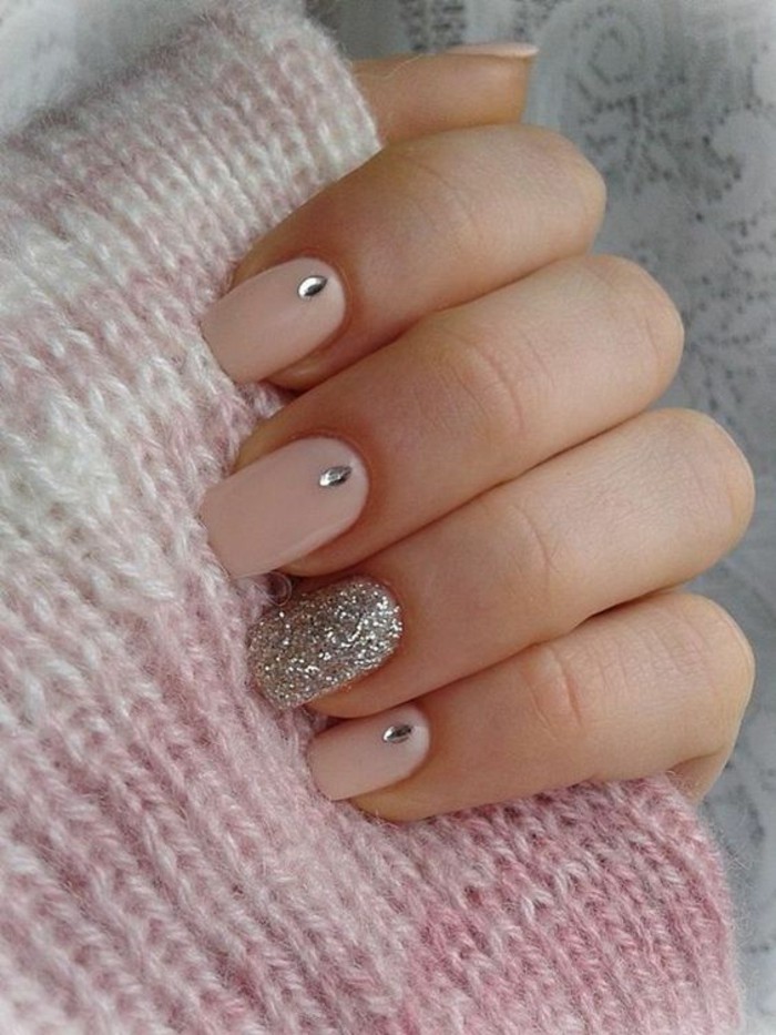 bufanda beige, plata y uñas Nageldesign-invierno pulir diamantes de imitación de color rosa