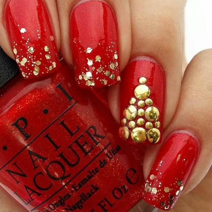 Nageldesign-hiver-ongles rouge poli et brocart or scintillant Arbre de Noël
