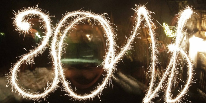 Proverbios de Año Nuevo: refranes de Año Nuevo para 2018, quemando bengalas por la noche