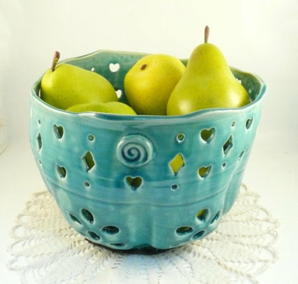 плодова купа керамика-синьо-модел-зелени круши в нея