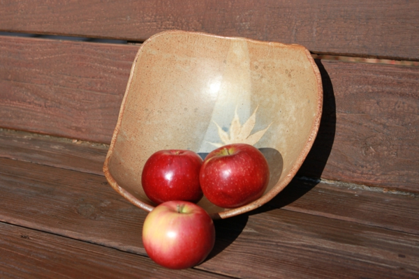 obstschale-的陶瓷，用红，甜蜜的样子äpfeln-