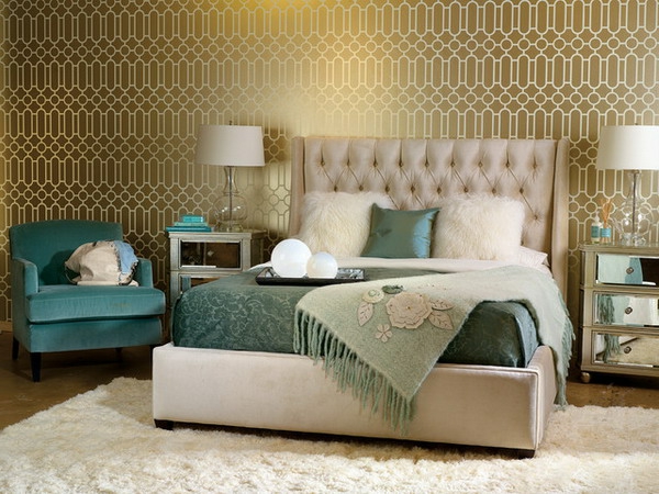 zlatna boja za tapete u luksuznoj spavaćoj sobi