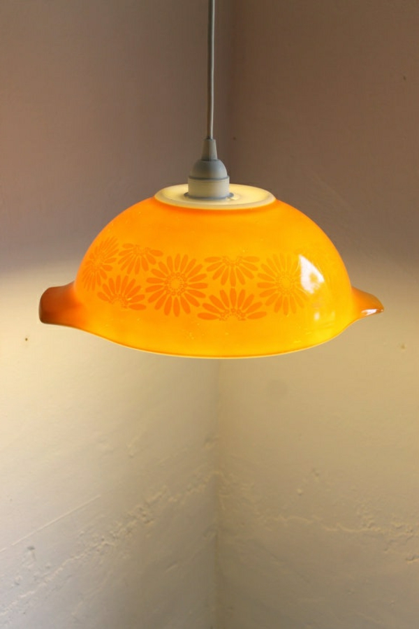 Koristite narančastu ploču kao dizajnerski luster