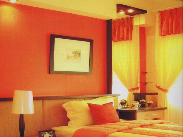 оранжево-спалня-модерен дизайн-голямо легло