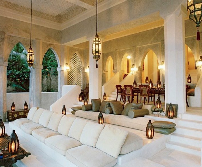 Арабска мебелна украса за градината бяло седящо кресло много фенери затъмнено осветление идея