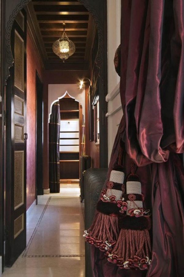 Ориенталският завеса-тъмен цвят-екзотичен коридор