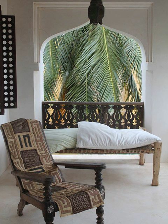 orijentalni namještaj za dvorišni trijem uređenje fotelje u smeđoj sfa s mekim palmama
