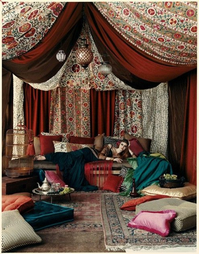 orijentalna soba egzotična u vlastitom domu dodajte ukrase autentičnost žena koja leži na kauču