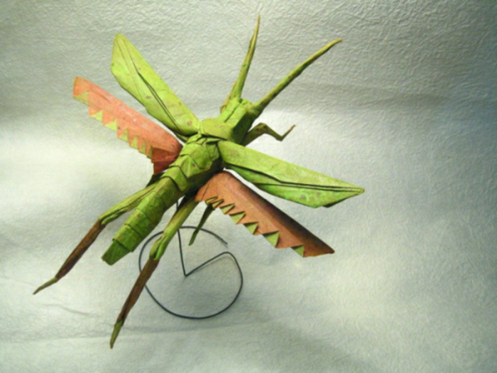 оригами животни-на-насекоми в зелено и оранжево