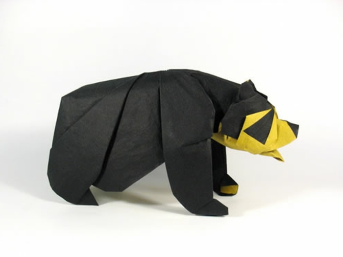 оригами животни-черно-мече-с-жълто-голям дървен чук