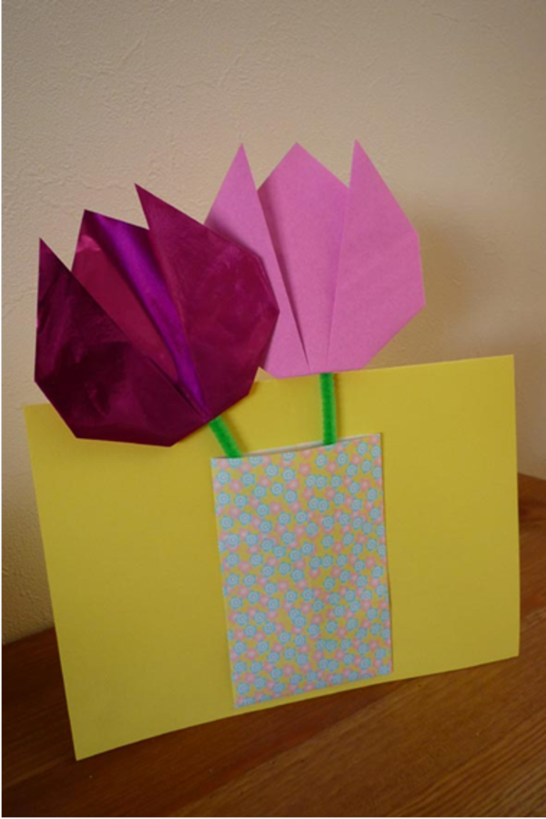 origami stvaranje tulipana - ljubičaste nijanse