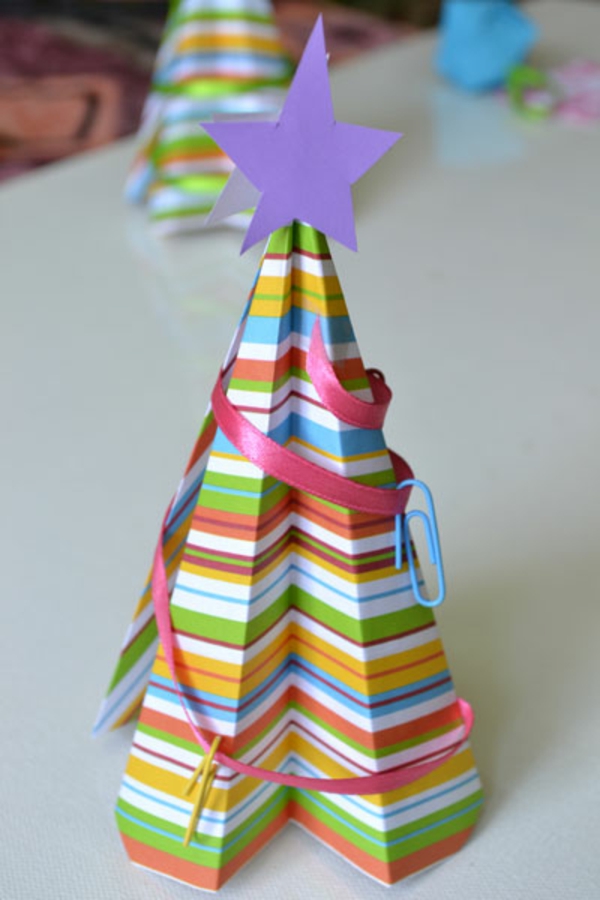 оригами на коледна модерна декорация - лилава звезда