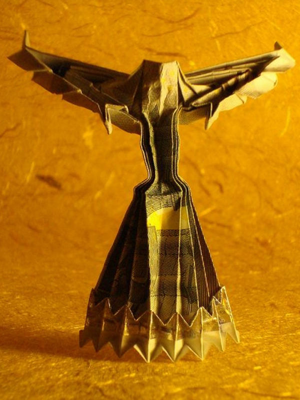 origami-karácsony-nagyon-észrevehető - sárga háttér