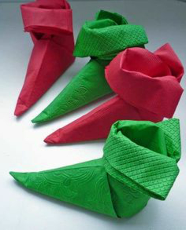 اوريغامي إلى عيد الميلاد الأحذية في والأخضر والأحمر