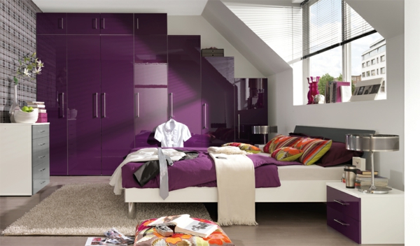 alkuperäinen väri-ideoita-for-makuuhuoneen-violetti väri-moderni kattohuoneisto