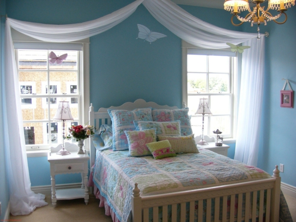 оригинални завеси - декорации - предложения за малка спалня - бели завеси