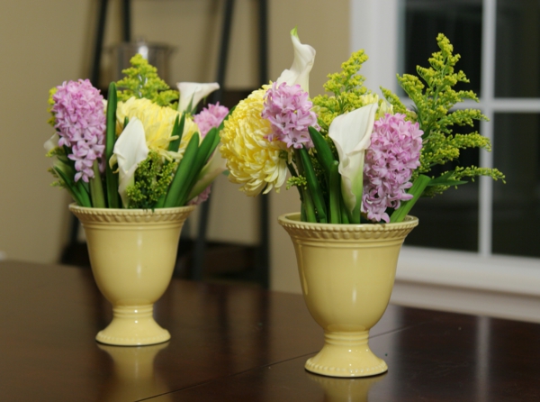osterdeko tinker - dvije cvjetne vaze - s vrlo lijepim cvjetovima