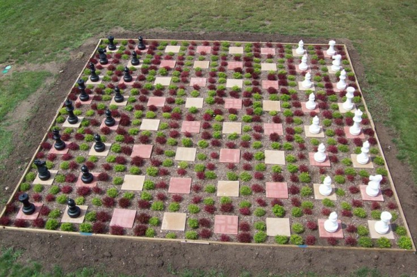 szabadtéri sakk-színes-kert