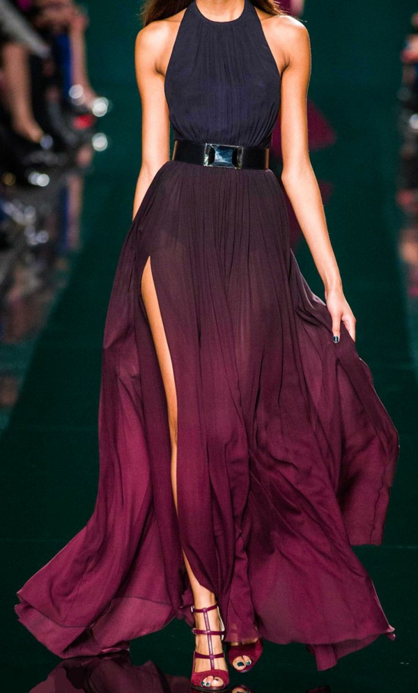 Pantone boja maršala-jako-elegantni model po haljini