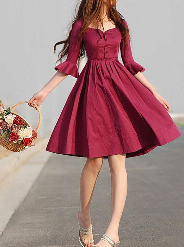 पैंटोन-रंग-मर्सला-बहुत-रचनात्मक-डिजाइन-के-ड्रेस - एक पोशाक के साथ लड़की
