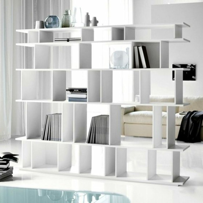 paravent-español-pared-partición-shelf-estante-espacio-trenner libros de anaquel divisores Luminoso apartamento de un dormitorio,