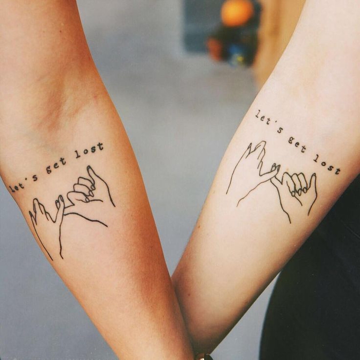 татуировки идеи за партньори, красиви и креативни, рамо татос, пръсти, казвайки