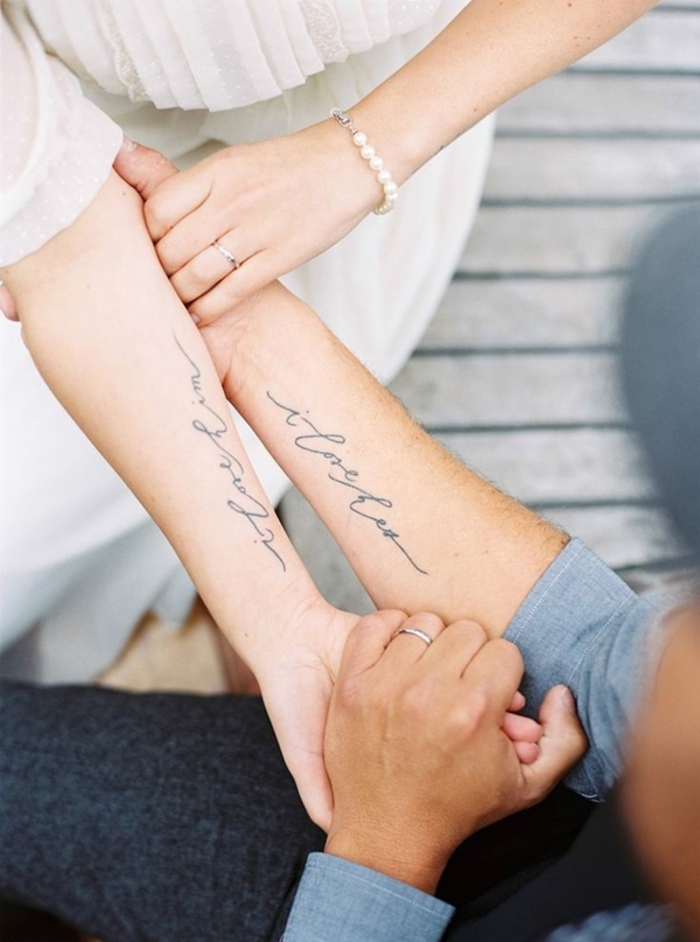 татуировки за партньори, обичам ви, написани на ръка, татуировки на ръцете, добра идея за двойки