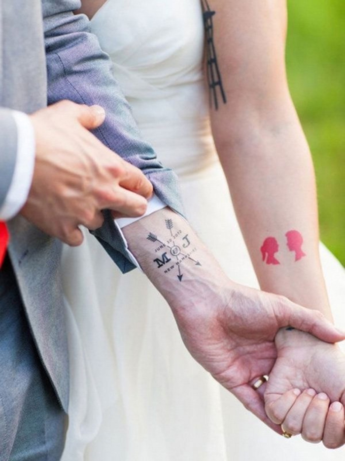 tetoválások partnerek, pár, piros és fekete, levelek és arcok, a szeretet bizonyítéka