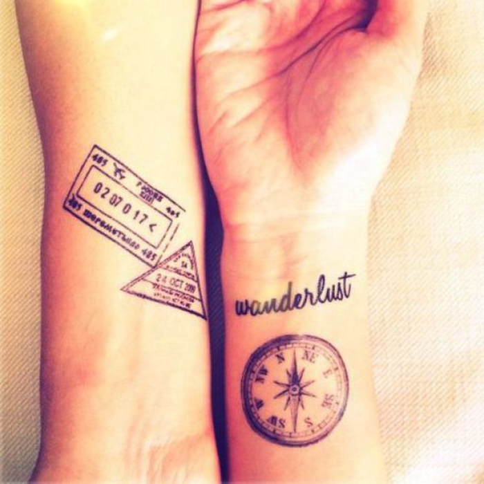 tetovaže za partnere, kompas i zrakoplovnu kartu, ideja za ljubitelje putovanja