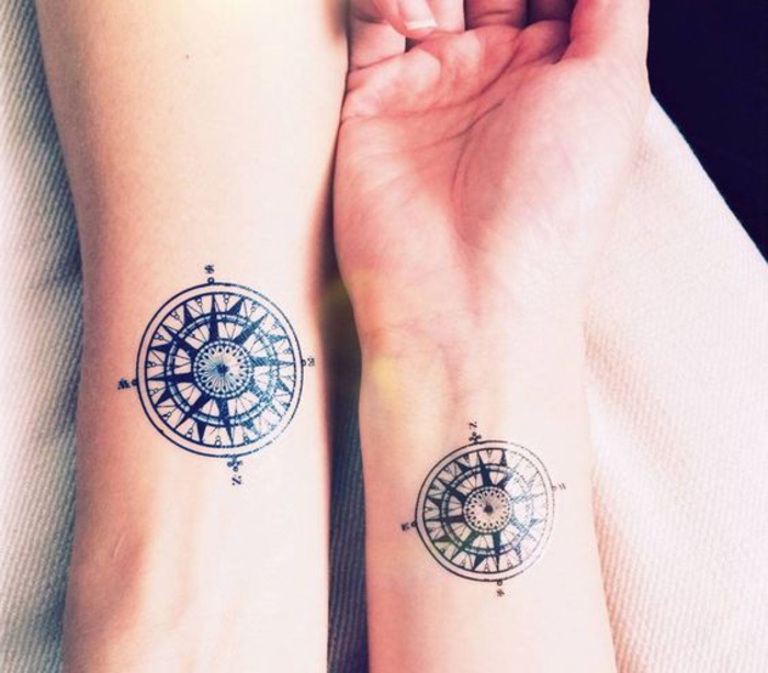 tetoválás partnerek, iránytű, kar tetoválás két, fekete