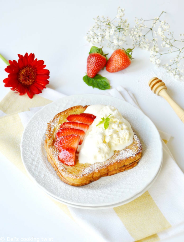 Френски тост със сладолед и ягоди, великолепни рецепти за рожден ден, лесни и бързи за приготвяне